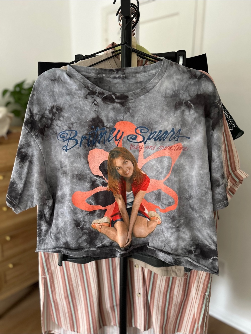 Britney Spears Cropped Tee. Best for size medium/large. PTP 22”. Raw bottom hem